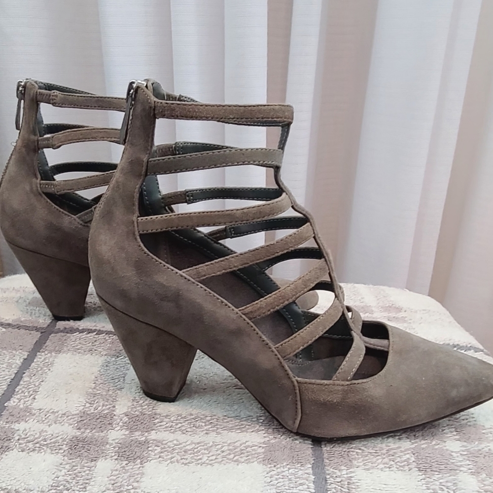 Aerosoles Heel Feet, size 6.5, gray suede